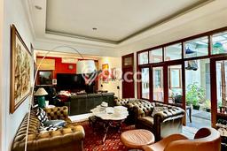 Ready to Use! Luxury House LT 360m2 Desain Elegan di Kemang Ready to Use! Luxury House LT 360m2 Desain Elegan di Kemang