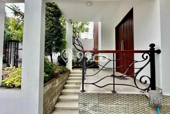 Disewakan! Rumah 4 Kamar Tidur &
3 Kamar Mandi di Cipete, Jakarta Selatan Disewakan! Rumah 4 Kamar Tidur &
3 Kamar Mandi di Cipete, Jakarta Selatan