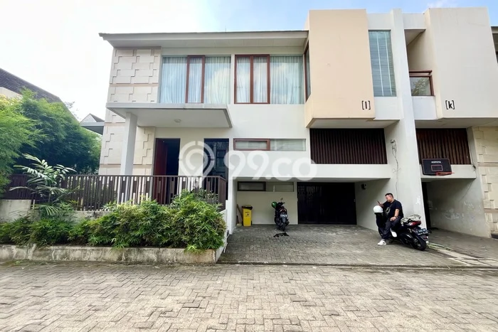 Disewakan! Rumah 4 Kamar Tidur &
3 Kamar Mandi di Kemang, Jakarta Selatan Disewakan! Rumah 4 Kamar Tidur &
3 Kamar Mandi di Kemang, Jakarta Selatan
