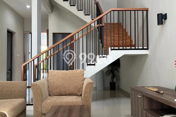 Disewakan! Rumah 4 Kamar Tidur &
3 Kamar Mandi di Kemang, Jakarta Selatan Disewakan! Rumah 4 Kamar Tidur &
3 Kamar Mandi di Kemang, Jakarta Selatan