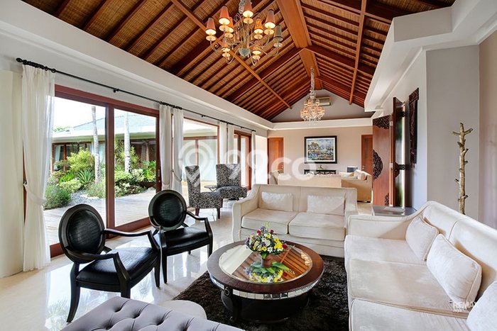 Vila Kawasan , Area 2200m2m², Akses Mudah Pusat Kota Vila Kawasan , Area 2200m2m², Akses Mudah Pusat Kota