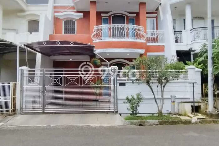 Disewakan! Rumah 3 Kamar Tidur &
3 Kamar Mandi di Permata Buana, Jakarta Barat Disewakan! Rumah 3 Kamar Tidur &
3 Kamar Mandi di Permata Buana, Jakarta Barat