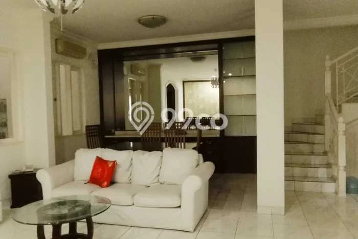 Disewakan! Rumah 3 Kamar Tidur &
3 Kamar Mandi di Permata Buana, Jakarta Barat Disewakan! Rumah 3 Kamar Tidur &
3 Kamar Mandi di Permata Buana, Jakarta Barat