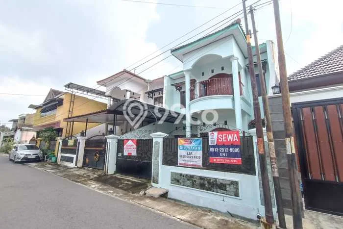 Disewakan Rumah Konsep Modern di Banjarsari Surakarta dengan 4 Kamar Disewakan Rumah Konsep Modern di Banjarsari Surakarta dengan 4 Kamar