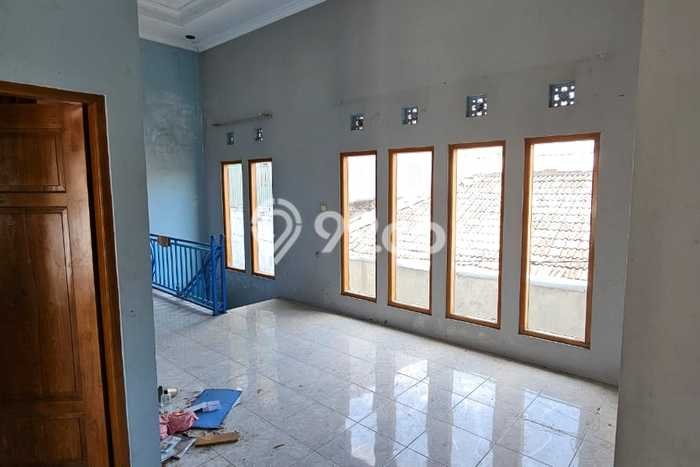 Jual Rumah Bagus Siap Huni LB 120m2 di Banjarsari, Surakarta Jual Rumah Bagus Siap Huni LB 120m2 di Banjarsari, Surakarta