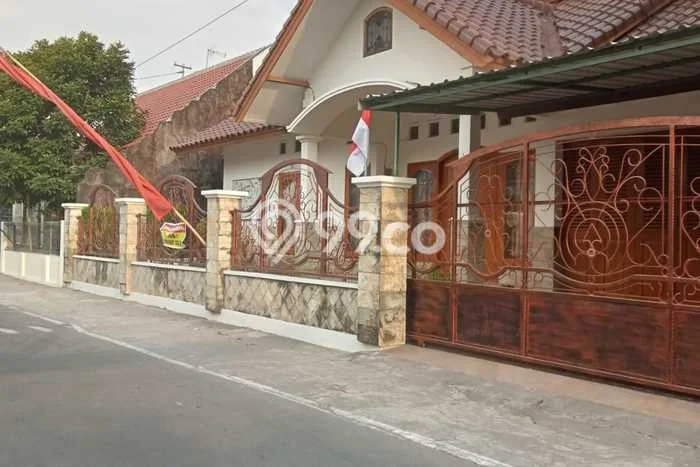 Rumah Cantik Siap Huni Di Laweyan Luas 400m2 Lokasi Strategis Rumah Cantik Siap Huni Di Laweyan Luas 400m2 Lokasi Strategis