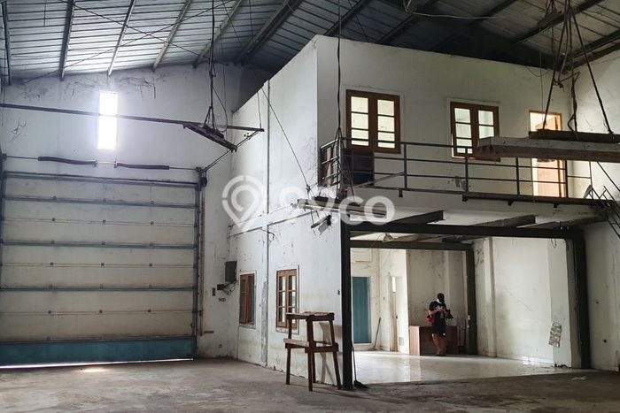 Disewakan Gudang di Kawasan Ramai BSD Luas 330m2 Disewakan Gudang di Kawasan Ramai BSD Luas 330m2