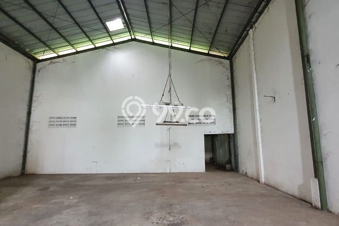 Disewakan Gudang di Kawasan Ramai BSD Luas 330m2 Disewakan Gudang di Kawasan Ramai BSD Luas 330m2