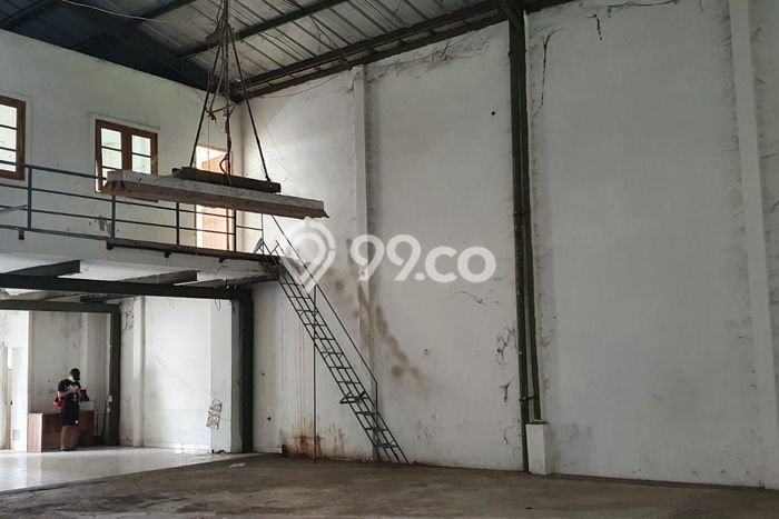 Disewakan Gudang di Kawasan Ramai BSD Luas 330m2 Disewakan Gudang di Kawasan Ramai BSD Luas 330m2