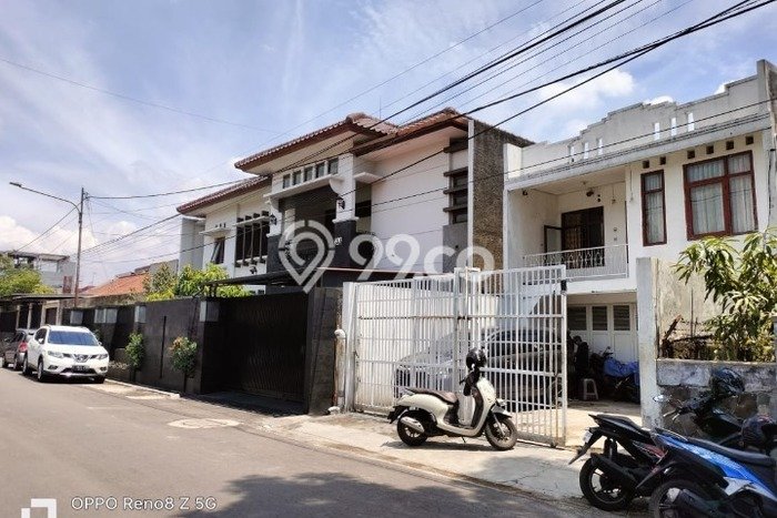 Rumah Luas Asri 7 KT Siap Huni di Ciateul Bandung Rumah Luas Asri 7 KT Siap Huni di Ciateul Bandung