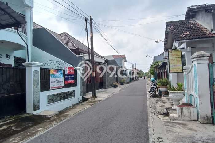 Disewakan Cepat Rumah Kondisi Bagus di Area Banjarsari, Surakarta Disewakan Cepat Rumah Kondisi Bagus di Area Banjarsari, Surakarta