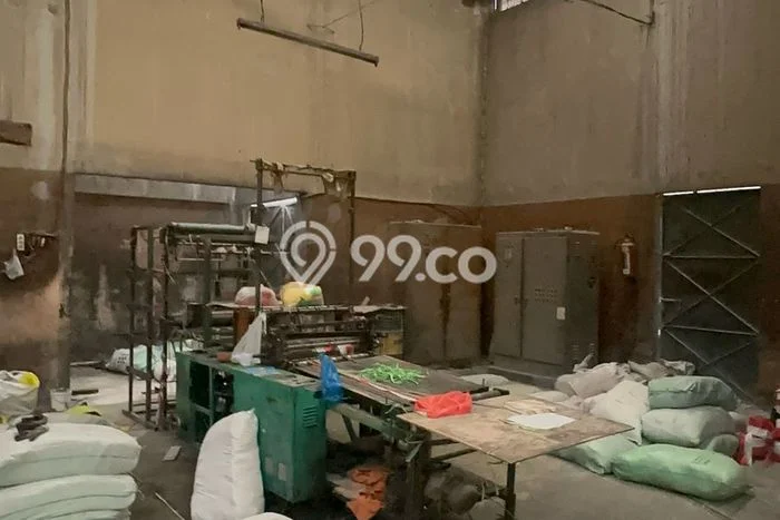 Gudang Bagus Dijual LB 1500m2 Lokasi Strategis Surakarta Area Cocok untuk Bisnis Gudang Bagus Dijual LB 1500m2 Lokasi Strategis Surakarta Area Cocok untuk Bisnis