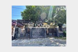 Dijual Rumah Luas Elegan Dengan View Eksklusif di Manyar, Surabaya Dijual Rumah Luas Elegan Dengan View Eksklusif di Manyar, Surabaya
