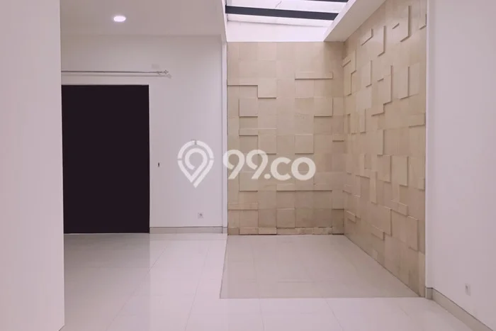 EXCLUSIVE OFFER! Rumah kawasan Pakuwon Indah, 4 KM, Lingkungan Elite, LT 180m2m² Bangunan 211m2m² EXCLUSIVE OFFER! Rumah kawasan Pakuwon Indah, 4 KM, Lingkungan Elite, LT 180m2m² Bangunan 211m2m²