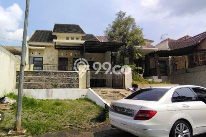 Disewakan! Rumah 4 Kamar Tidur &
3 Kamar Mandi di Villa Puncak Tidar, Malang Disewakan! Rumah 4 Kamar Tidur &
3 Kamar Mandi di Villa Puncak Tidar, Malang