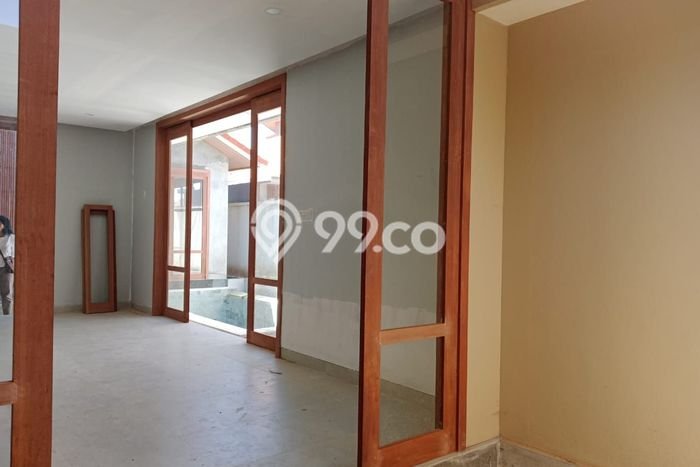 Rumah di , Luas 200m2m², Bangunan 175m2m² Rumah di , Luas 200m2m², Bangunan 175m2m²