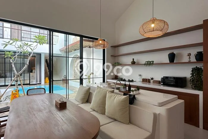 Vila Kawasan , Ukuran 231m2m², Dekat dengan transportasi publik Vila Kawasan , Ukuran 231m2m², Dekat dengan transportasi publik
