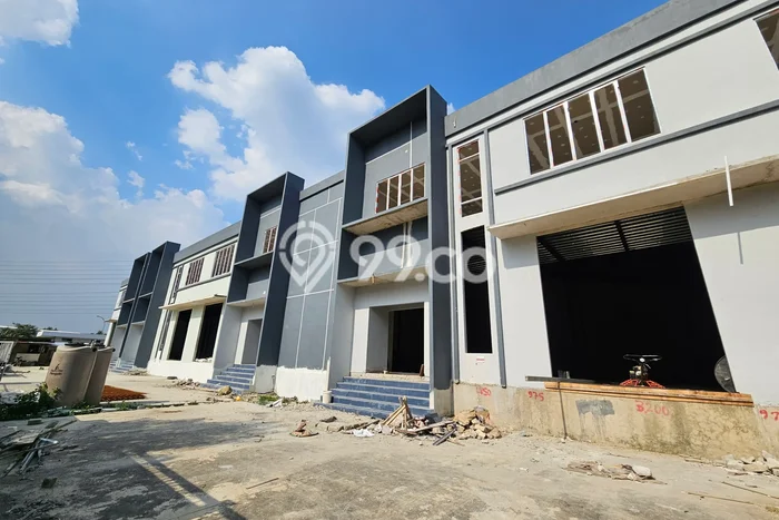 Unit Gudang disewakan di Cikarang Pusat Bekasi dengan LT 384m2 / LB 328m2 Unit Gudang disewakan di Cikarang Pusat Bekasi dengan LT 384m2 / LB 328m2