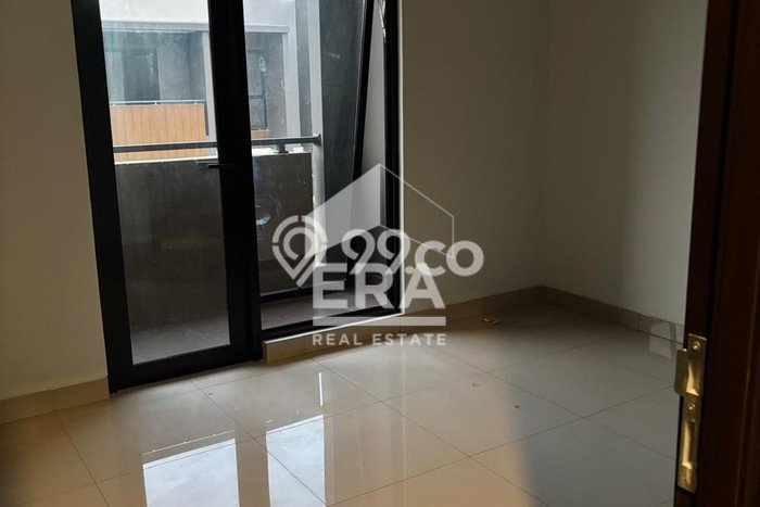 Disewakan Rumah Murah di Summarecon Crown Gading Bekasi dengan 2 KT Disewakan Rumah Murah di Summarecon Crown Gading Bekasi dengan 2 KT