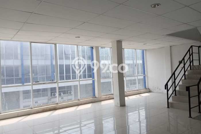 Unit Gudang Paling Strategis di Periuk Tangerang dengan LB 216m2 Unit Gudang Paling Strategis di Periuk Tangerang dengan LB 216m2
