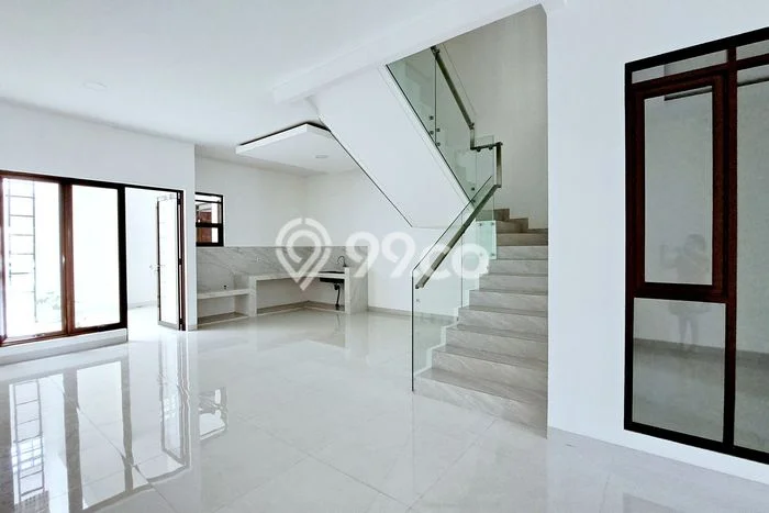 Lokasi terbaik! Rumah siap pakai disewakan di Batununggal LB 236m2 Lokasi terbaik! Rumah siap pakai disewakan di Batununggal LB 236m2