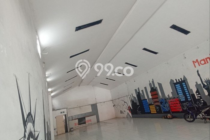 Ruko disewakan lokasi strategis Klojen Malang 192m2 Ruko disewakan lokasi strategis Klojen Malang 192m2