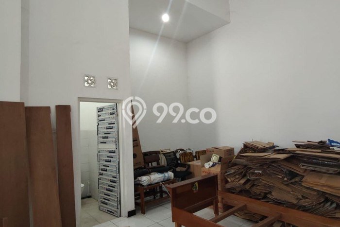 Ruko untuk disewa di Klojen punya LT 95m2 & LB 90m2 harga sewa kompetitif Ruko untuk disewa di Klojen punya LT 95m2 & LB 90m2 harga sewa kompetitif