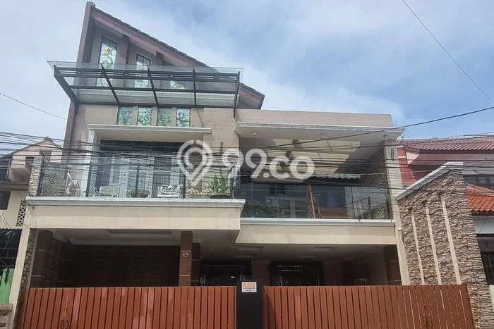 Rumah EXCLUSIVE area Gayamsari, Semarang, Luas 220m2m² Bangunan 440m2m² KESEMPATAN TERBATAS! Rumah EXCLUSIVE area Gayamsari, Semarang, Luas 220m2m² Bangunan 440m2m² KESEMPATAN TERBATAS!