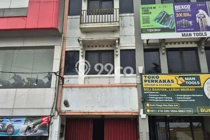LOKASI STRATEGIS! Ruko di Cikupa, Luas 210m², Pengunjung Tinggi LOKASI STRATEGIS! Ruko di Cikupa, Luas 210m², Pengunjung Tinggi