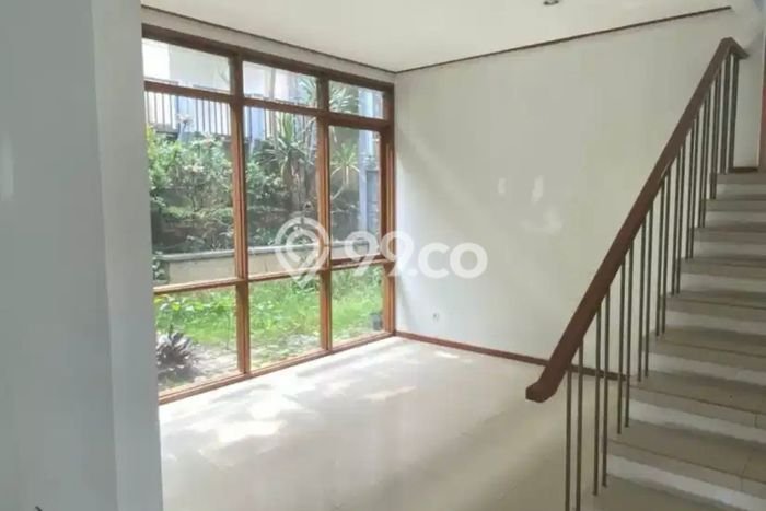 Disewakan! Rumah 3 Kamar Tidur &
3 Kamar Mandi di Setra Duta, Bandung Disewakan! Rumah 3 Kamar Tidur &
3 Kamar Mandi di Setra Duta, Bandung