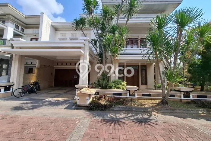 BEST DEAL! Rumah di Mlati, 4 KT, Dekat Pusat Kota, Luas 360m2m² LB 290m2m² BEST DEAL! Rumah di Mlati, 4 KT, Dekat Pusat Kota, Luas 360m2m² LB 290m2m²