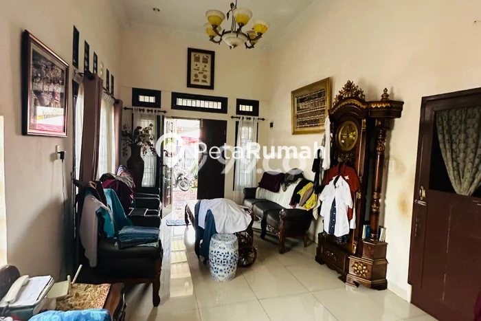 PROPERTI PILIHAN! Rumah Asri di Medan Area, Luas 336m² LB 480m² PROPERTI PILIHAN! Rumah Asri di Medan Area, Luas 336m² LB 480m²