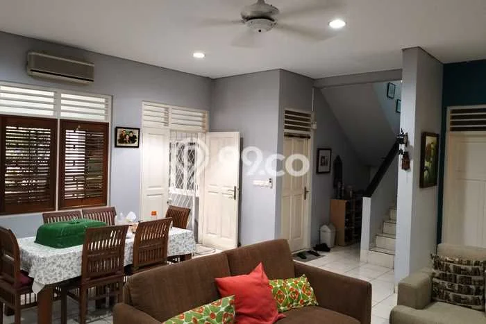 Rumah Luxury Modern Tanpa Renovasi di Rawamangun Jakarta Timur Rumah Luxury Modern Tanpa Renovasi di Rawamangun Jakarta Timur