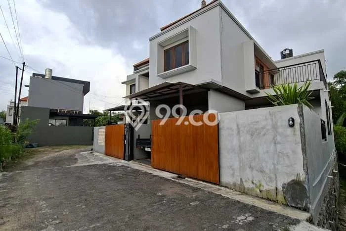 Lokasi strategis! Rumah siap pakai disewakan di Mengwi LB 160m2 Lokasi strategis! Rumah siap pakai disewakan di Mengwi LB 160m2