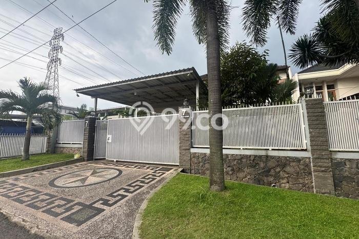For Sale! Luxury House LT 300m2 Desain Elegan di Mekar Wangi For Sale! Luxury House LT 300m2 Desain Elegan di Mekar Wangi