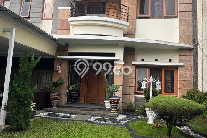 For Sale! Luxury House LT 300m2 Desain Elegan di Mekar Wangi For Sale! Luxury House LT 300m2 Desain Elegan di Mekar Wangi