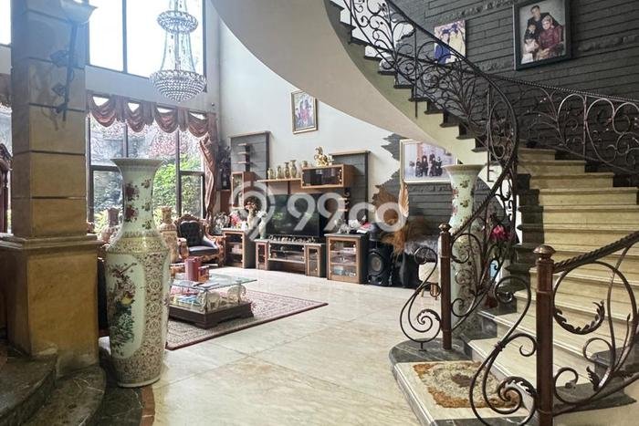 For Sale! Luxury House LT 300m2 Desain Elegan di Mekar Wangi For Sale! Luxury House LT 300m2 Desain Elegan di Mekar Wangi