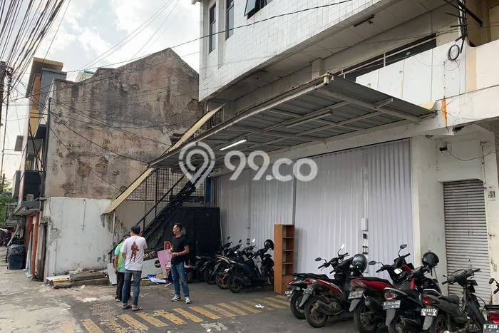 AREA KOMERSIAL! Ruko For Rent di Pungkur, Luas 240m², Akses Strategis AREA KOMERSIAL! Ruko For Rent di Pungkur, Luas 240m², Akses Strategis