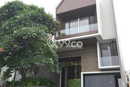 Dijual Rumah Mewah Elegan Dengan View Eksklusif di Pakuwon Indah, Surabaya Dijual Rumah Mewah Elegan Dengan View Eksklusif di Pakuwon Indah, Surabaya