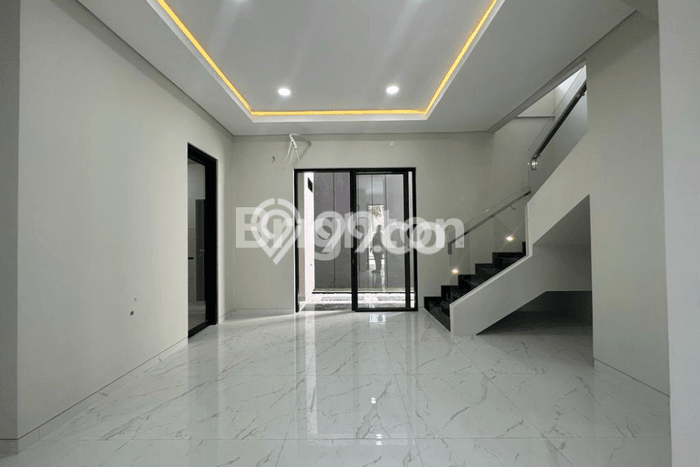 Jual Rumah Mewah Elegan Dengan View Cantik di Citraland, Surabaya Jual Rumah Mewah Elegan Dengan View Cantik di Citraland, Surabaya
