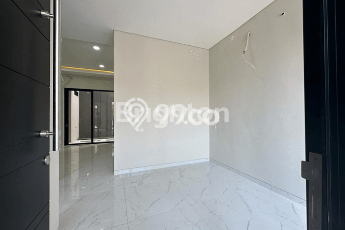 Jual Rumah Mewah Elegan Dengan View Cantik di Citraland, Surabaya Jual Rumah Mewah Elegan Dengan View Cantik di Citraland, Surabaya