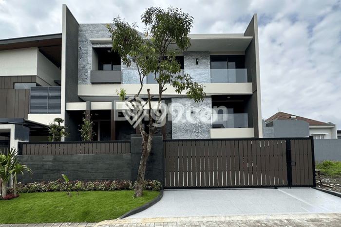 Hunian Elit LB 475m2 Siap Pakai Desain Elegan di Citraland, Surabaya Hunian Elit LB 475m2 Siap Pakai Desain Elegan di Citraland, Surabaya