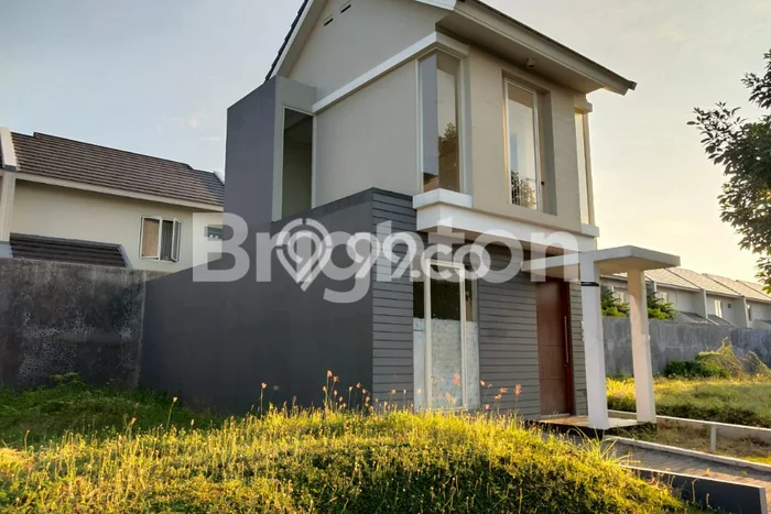 Rumah Luas Asri 2 KT Siap Pakai di Citraland Surabaya Rumah Luas Asri 2 KT Siap Pakai di Citraland Surabaya