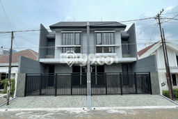Rumah Elit LB 200m2 Siap Pakai Desain Elegan di Manyar, Surabaya Rumah Elit LB 200m2 Siap Pakai Desain Elegan di Manyar, Surabaya