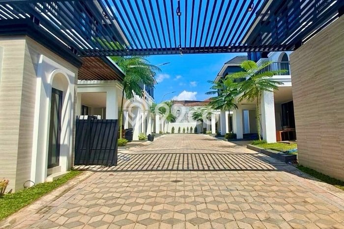 Rumah Mewah dengan Luas Tanah 70m2m² di Kawasan Elite Banyumanik, Semarang Rumah Mewah dengan Luas Tanah 70m2m² di Kawasan Elite Banyumanik, Semarang
