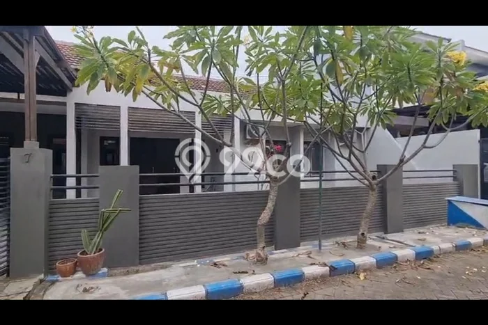 Rumah sewa siap pakai 4 Kamar Tidur di Pondok Tjandra, Sidoarjo Rumah sewa siap pakai 4 Kamar Tidur di Pondok Tjandra, Sidoarjo