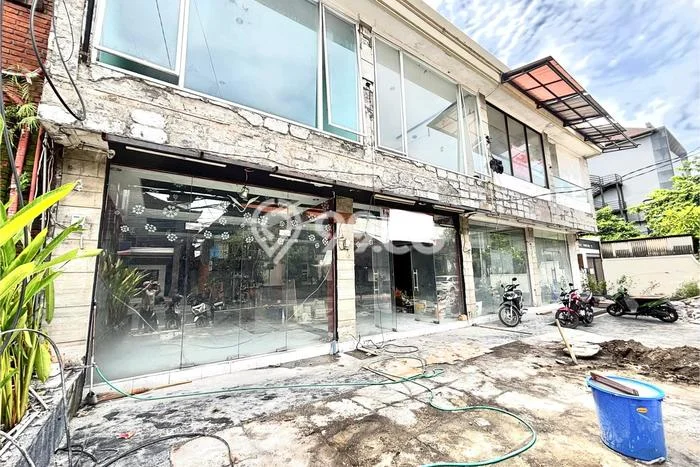 Disewakan Ruko di Kawasan Ramai Seminyak Luas 156m2 Disewakan Ruko di Kawasan Ramai Seminyak Luas 156m2