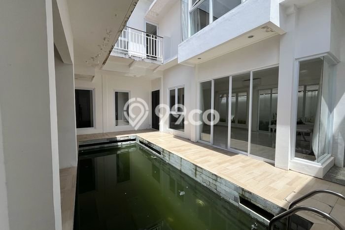 Vila Kawasan , Area 221m2m², Posisi Premium Vila Kawasan , Area 221m2m², Posisi Premium