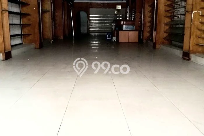 Ruko Disewa di Jakarta Pusat dengan LB 380m2 Area Komersial Ramai Ruko Disewa di Jakarta Pusat dengan LB 380m2 Area Komersial Ramai
