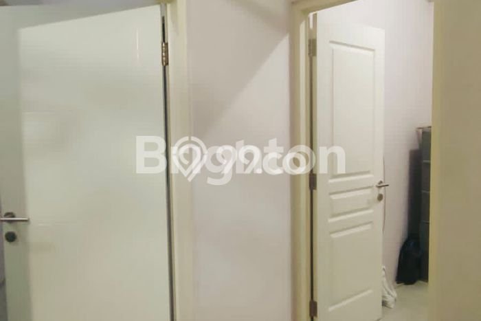 For Sale Rumah 4 Kamar Lokasi Strategis Bagus dan Strategis di Semampir For Sale Rumah 4 Kamar Lokasi Strategis Bagus dan Strategis di Semampir